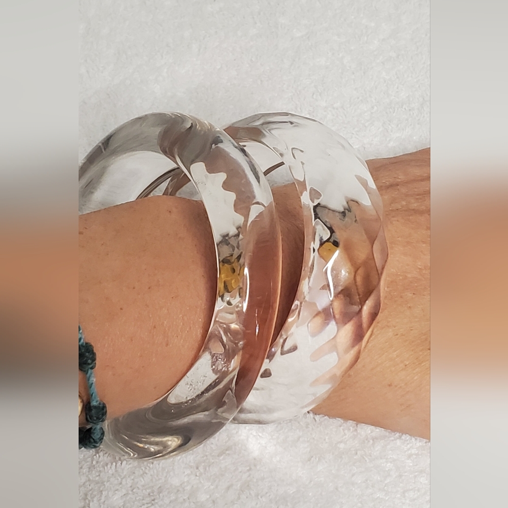 NWT BRACELETS- Vintage set of 3 acrylic clear and pink bangle /bracelet - bundle - Picture 9 of 10